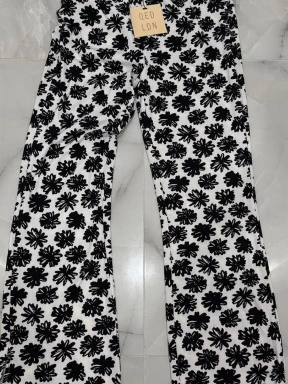 QED London Black and white floral print high-waisted straight-leg trousers - Picture 5 of 5